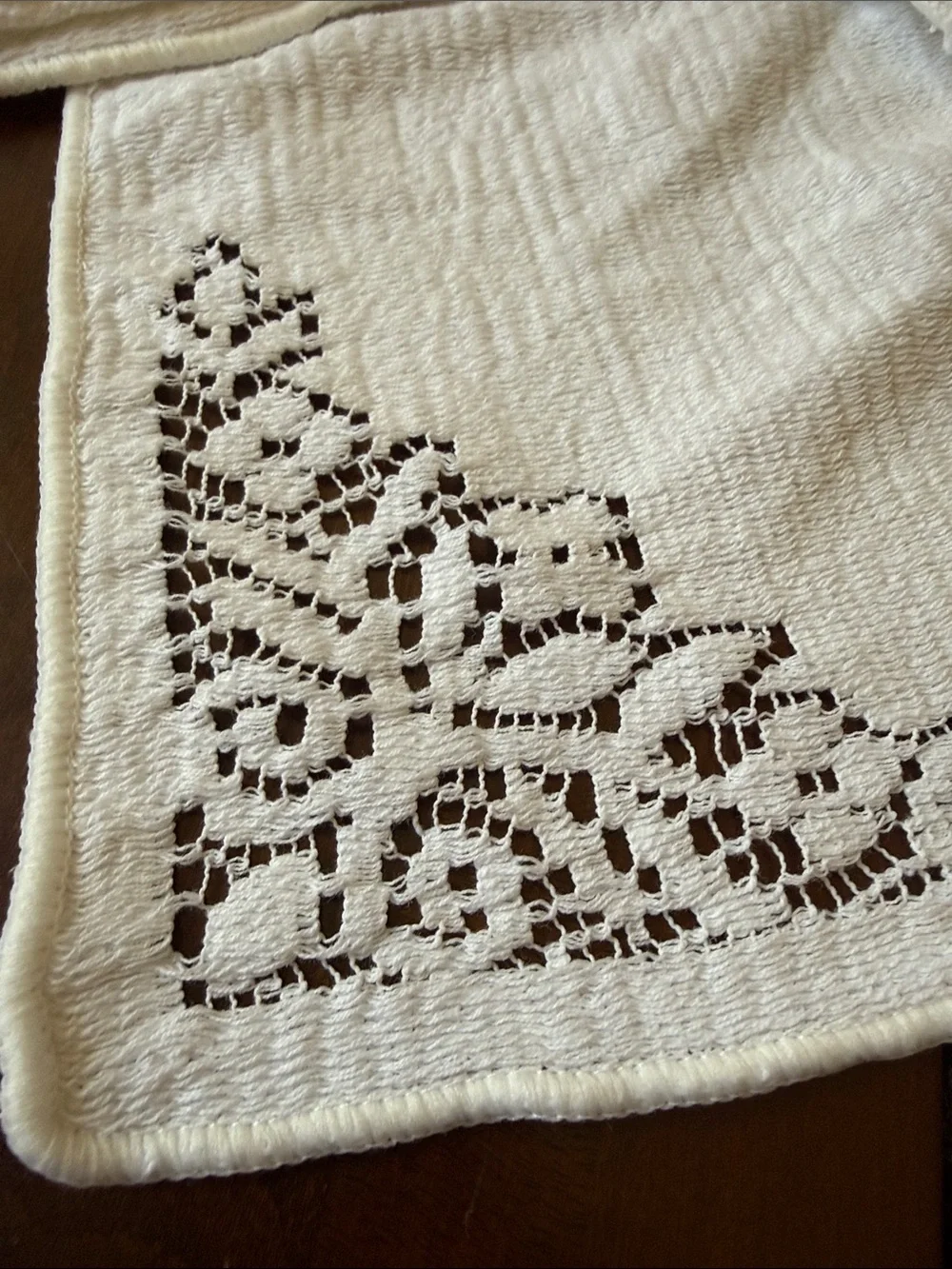 VTG ca 1960’s French White cotton gauze lace Corner dinner Napkins Quaker style
